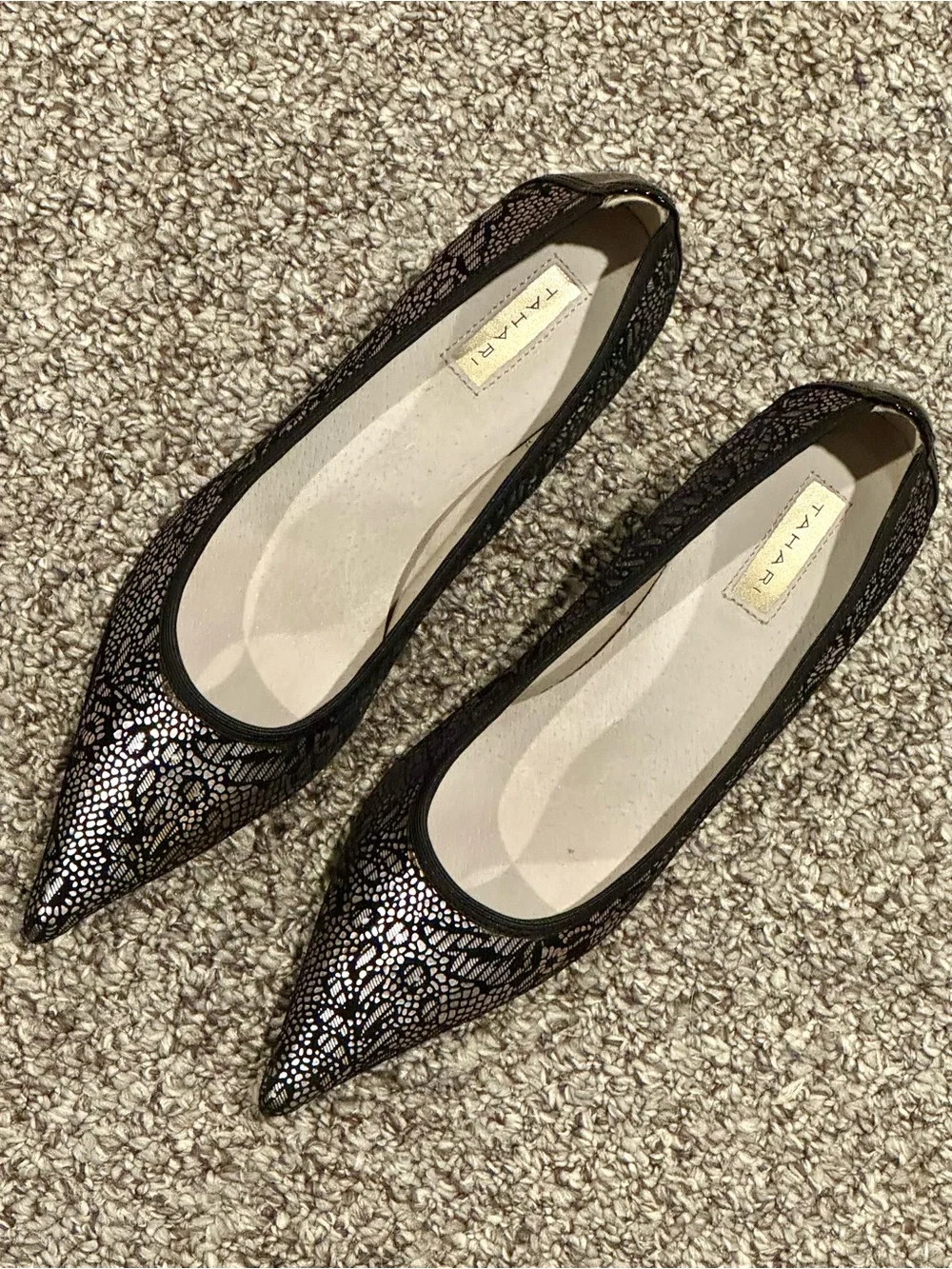 Tahari elegant pumps